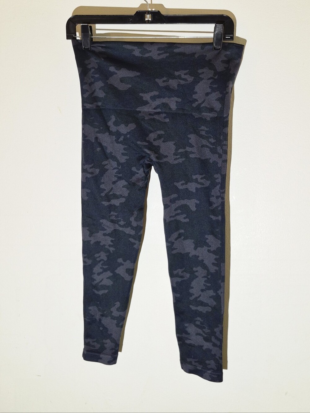 L) Spanx Look At Me Now 7/8 Blue Camo Shape Wear Leggings